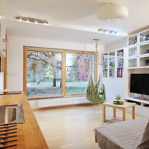  Apartman Invalidovna